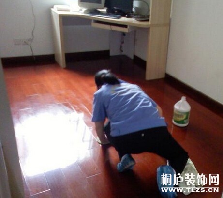木地板打蜡